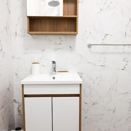 Free Parking, Close To Subway, Location