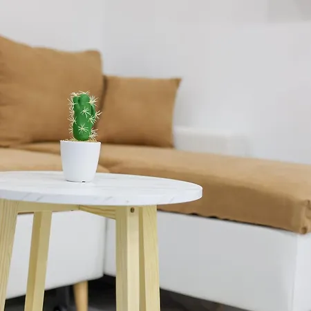 Apartament Free Parking, Close To Subway, Location