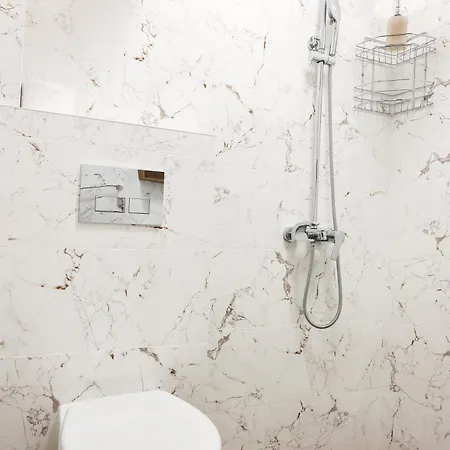 Free Parking, Close To Subway, Location *