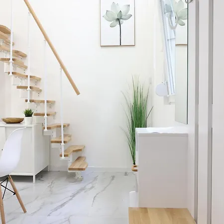 Free Parking, Close To Subway, Location