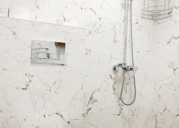 Free Parking, Close To Subway, Location *