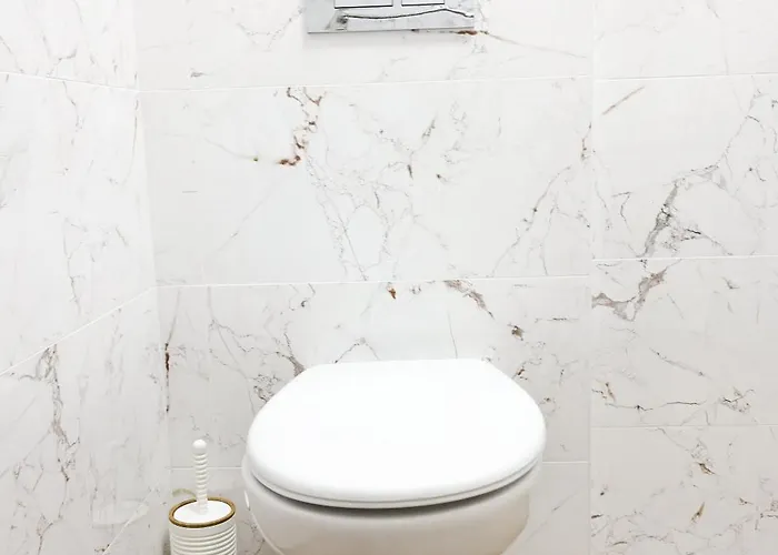 Free Parking, Close To Subway, Location