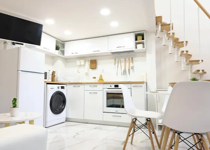 Free Parking, Close To Subway, Location Sofie