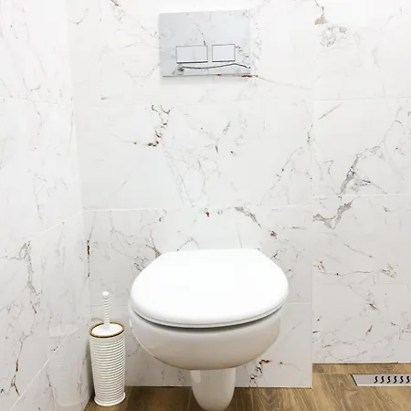 Free Parking, Close To Subway, Location