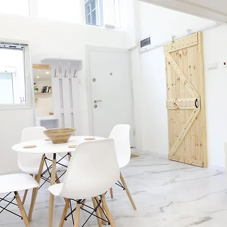 Apartman Free Parking, Close To Subway, Location *